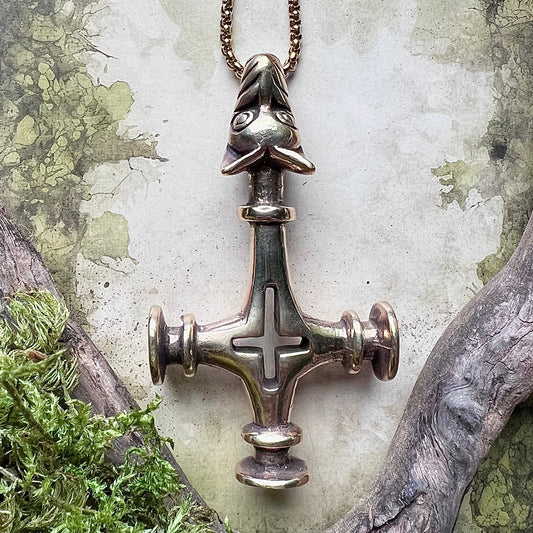 Vikingasmycke halsband med stort vargkors i brons