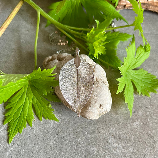 Necklace with real leaves
