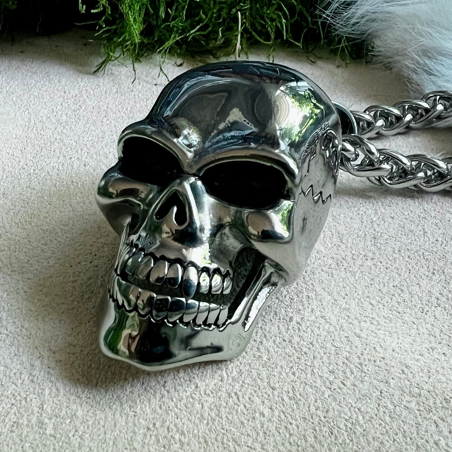 Necklace - Large skull with heavy chain