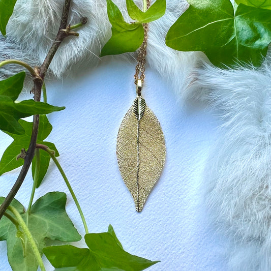 Necklace with real leaves