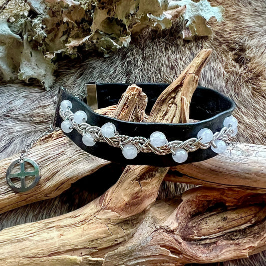 Tenntrådsarmband med fasetterad jade, svart