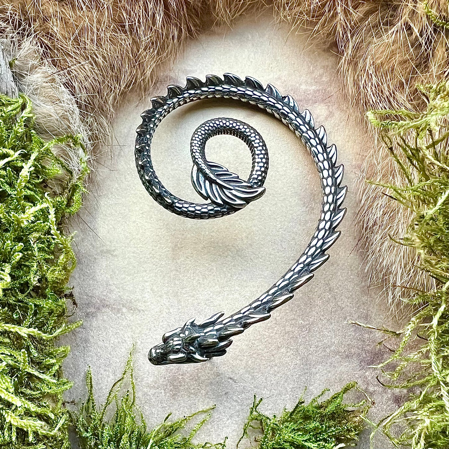 Vikingasmycke stiftörhänge med Midgårdsormen, vänster