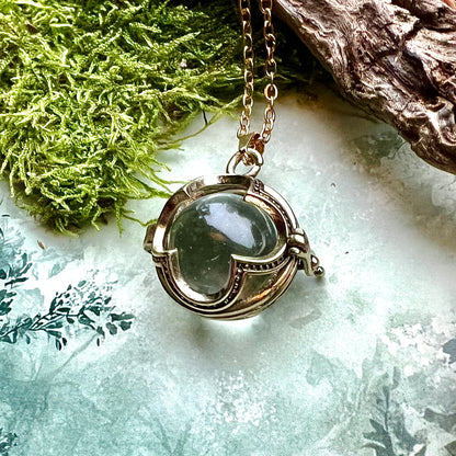 Halsband med guldfärgad Gotlandskula