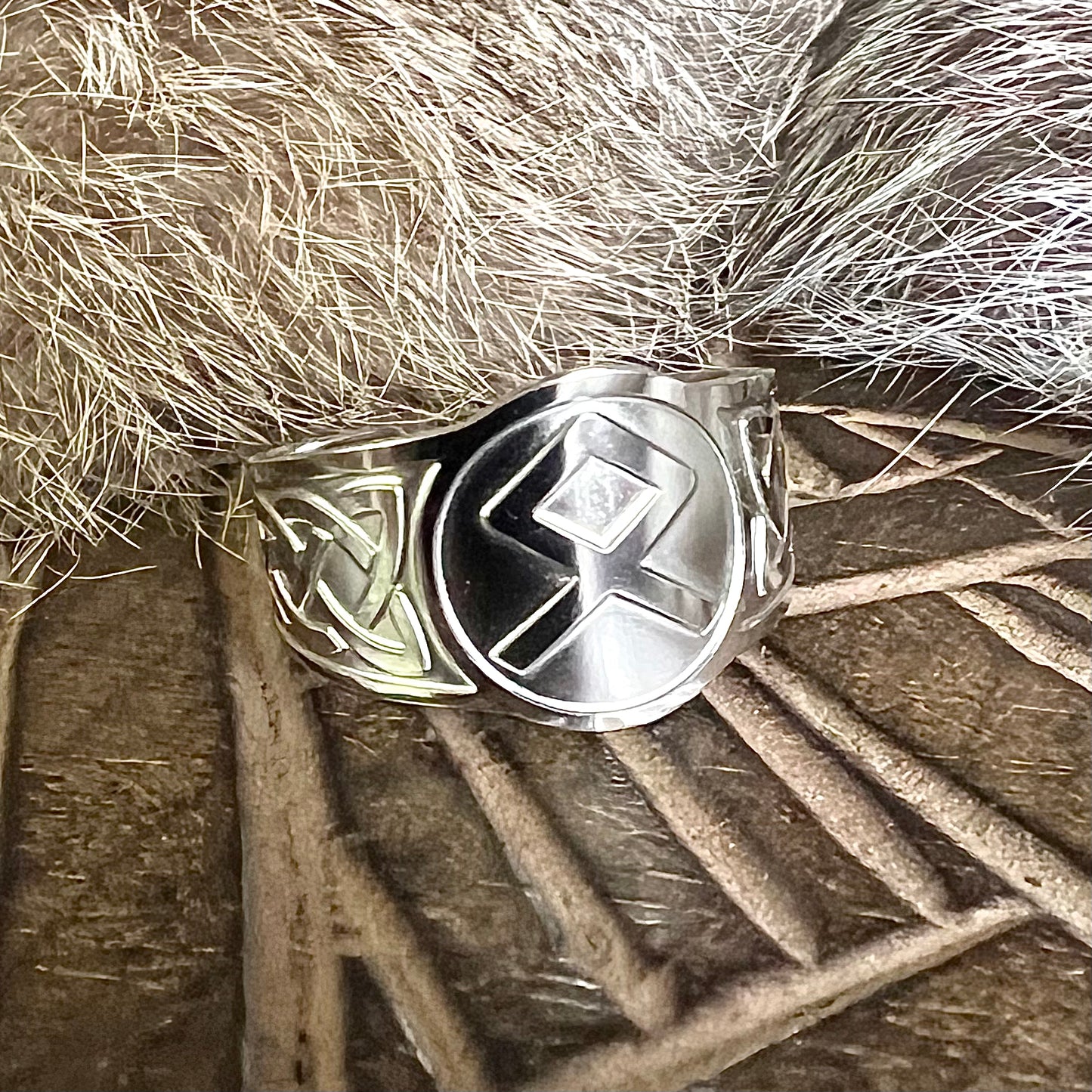 Adjustable steel ring with the Odal rune