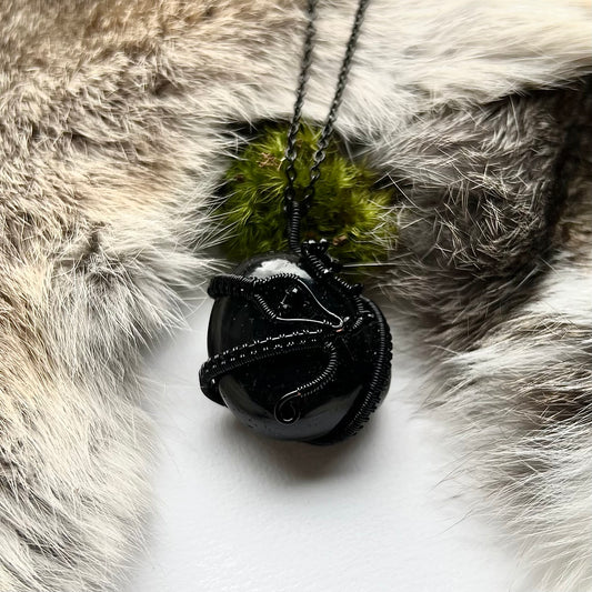 Necklace with black agate and copper wire snake 