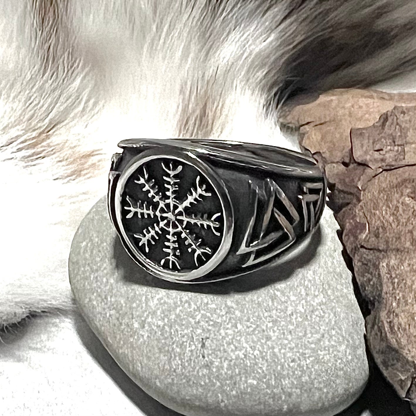 Ring med Aegishjalmur i rostfritt stål