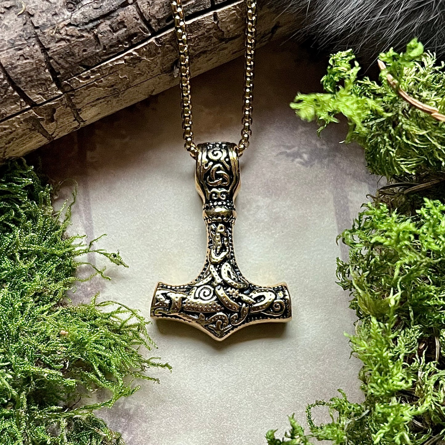 Vikingasmycke halsband med torshammare och Midgårdsormen, guld