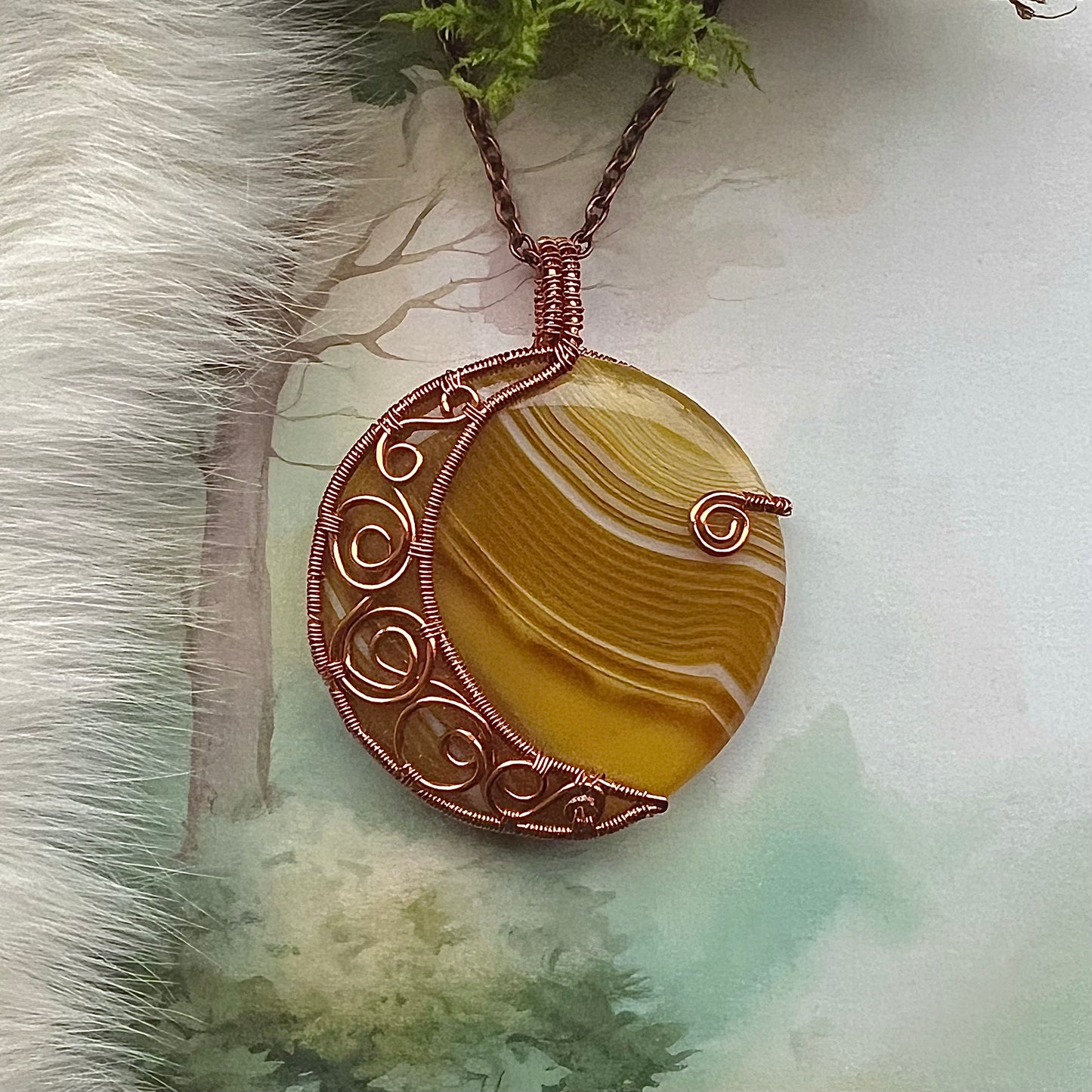 Necklace with large yellow lace agate and copper wire