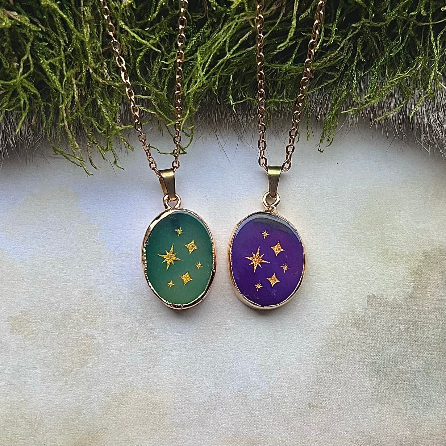 Halsband med mässingspläterad agat - Stjärnhimmel