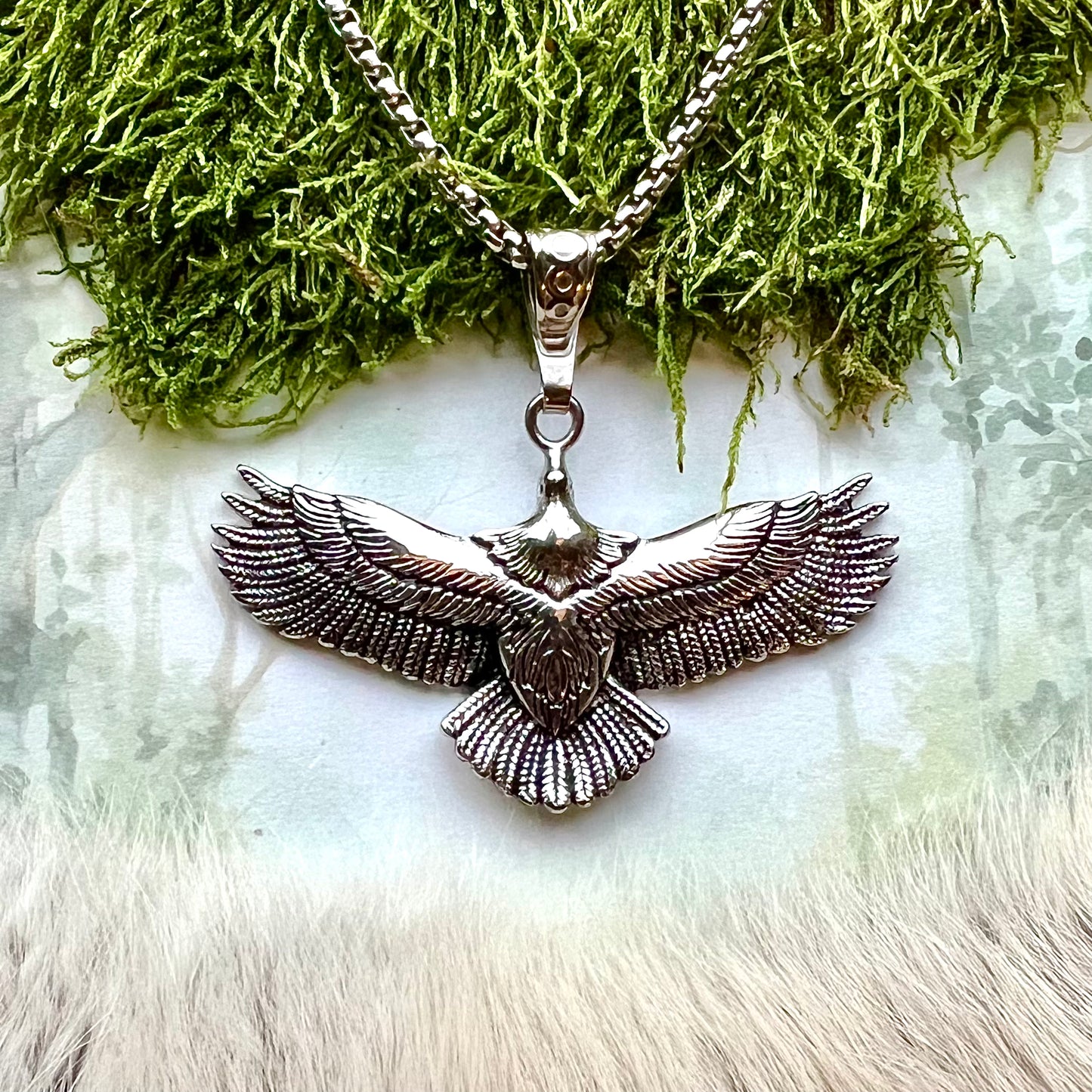 Halsband ’Hräsvelg’ med flygande örn i rostfritt stål