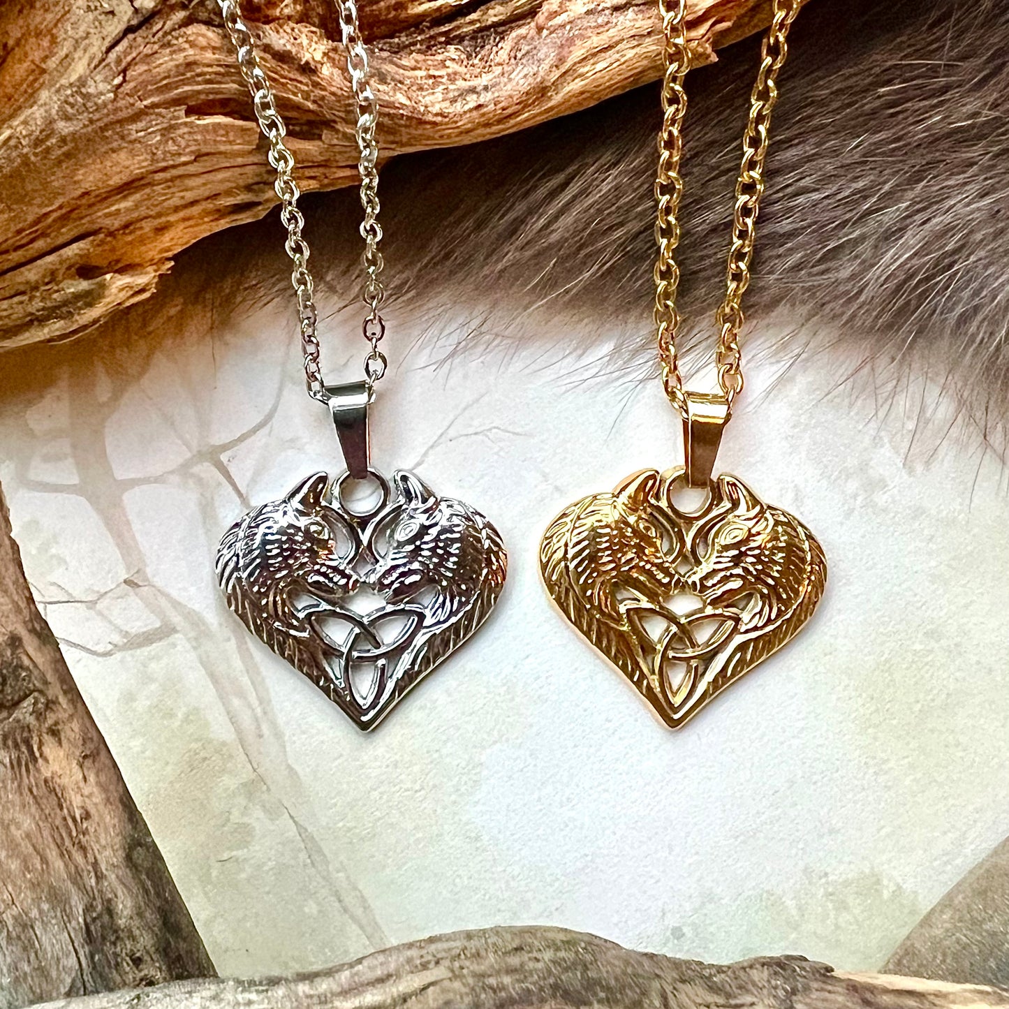 Vikingasmycke halsband med Odens vargar och Triquetra