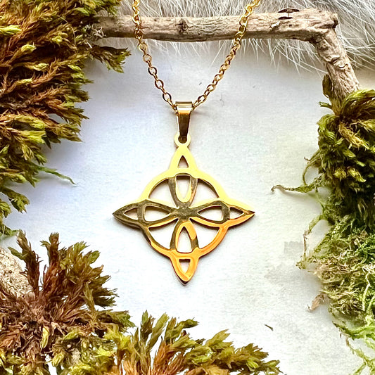 Halsband med keltisk häxknut / lyckoknut i guldfärgat rostfritt stål