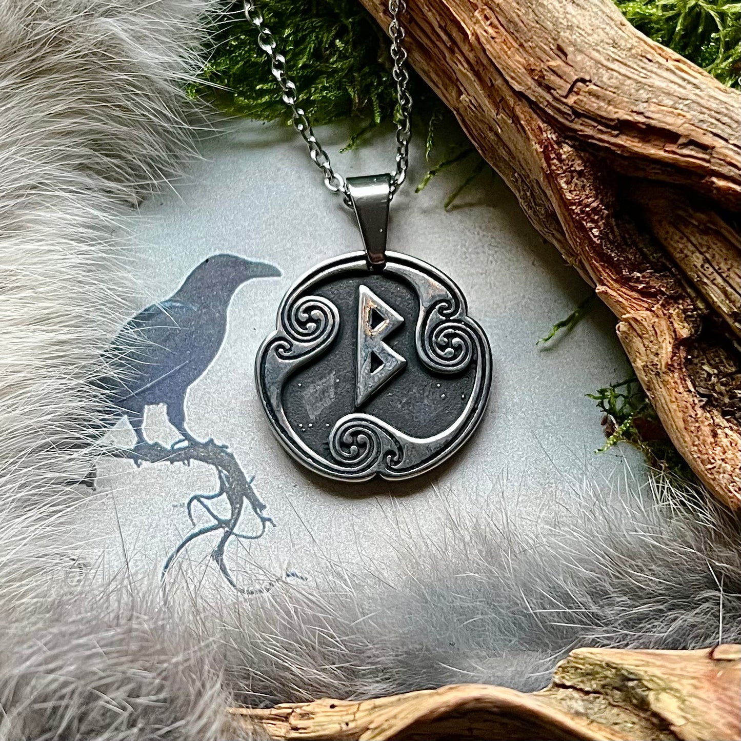 Halsband med runan Bjarka i rostfritt stål