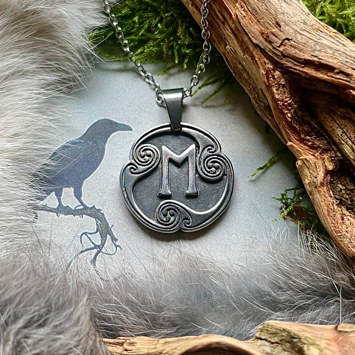 Halsband med runan EhwaR i rostfritt stål