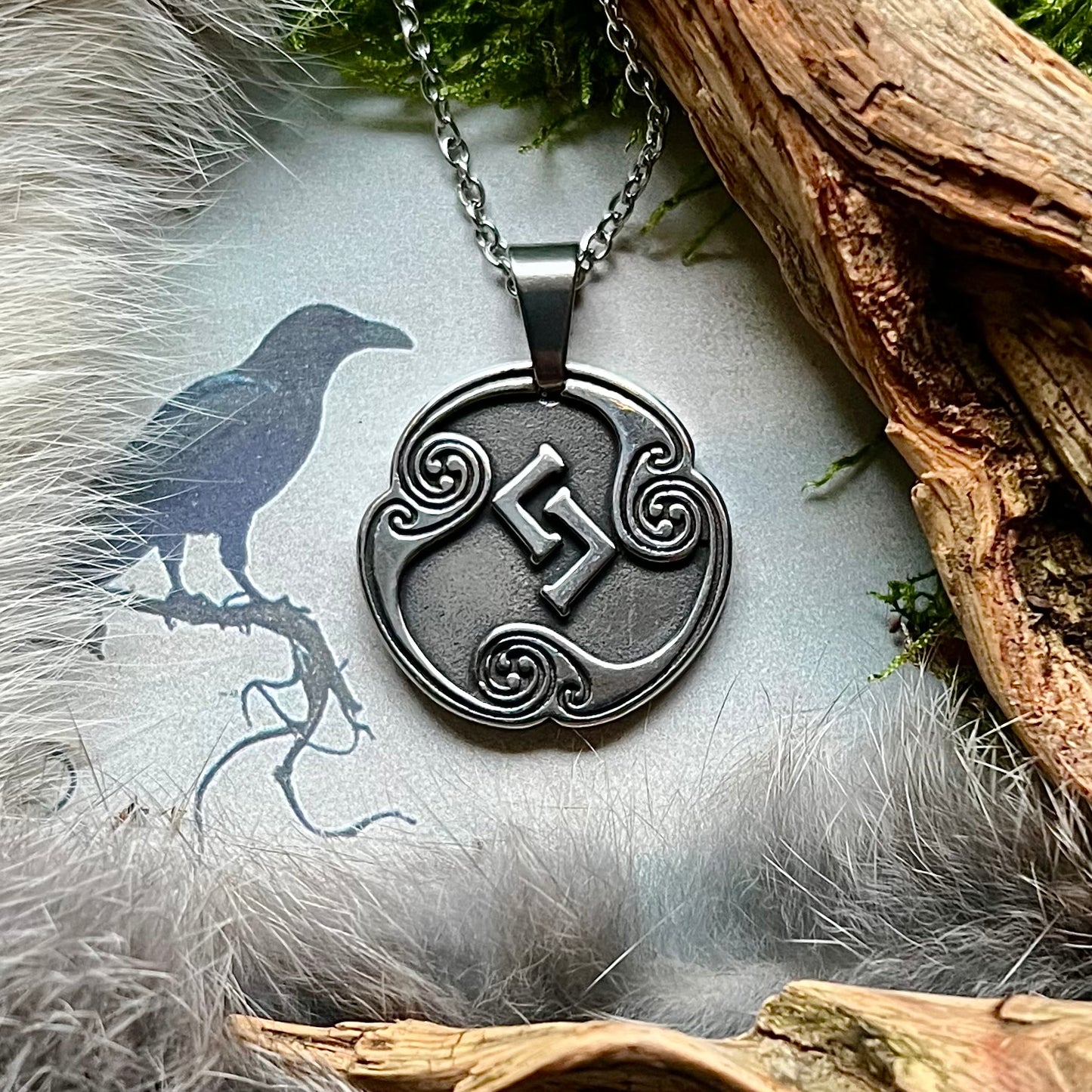 Halsband med runan Jara i rostfritt stål