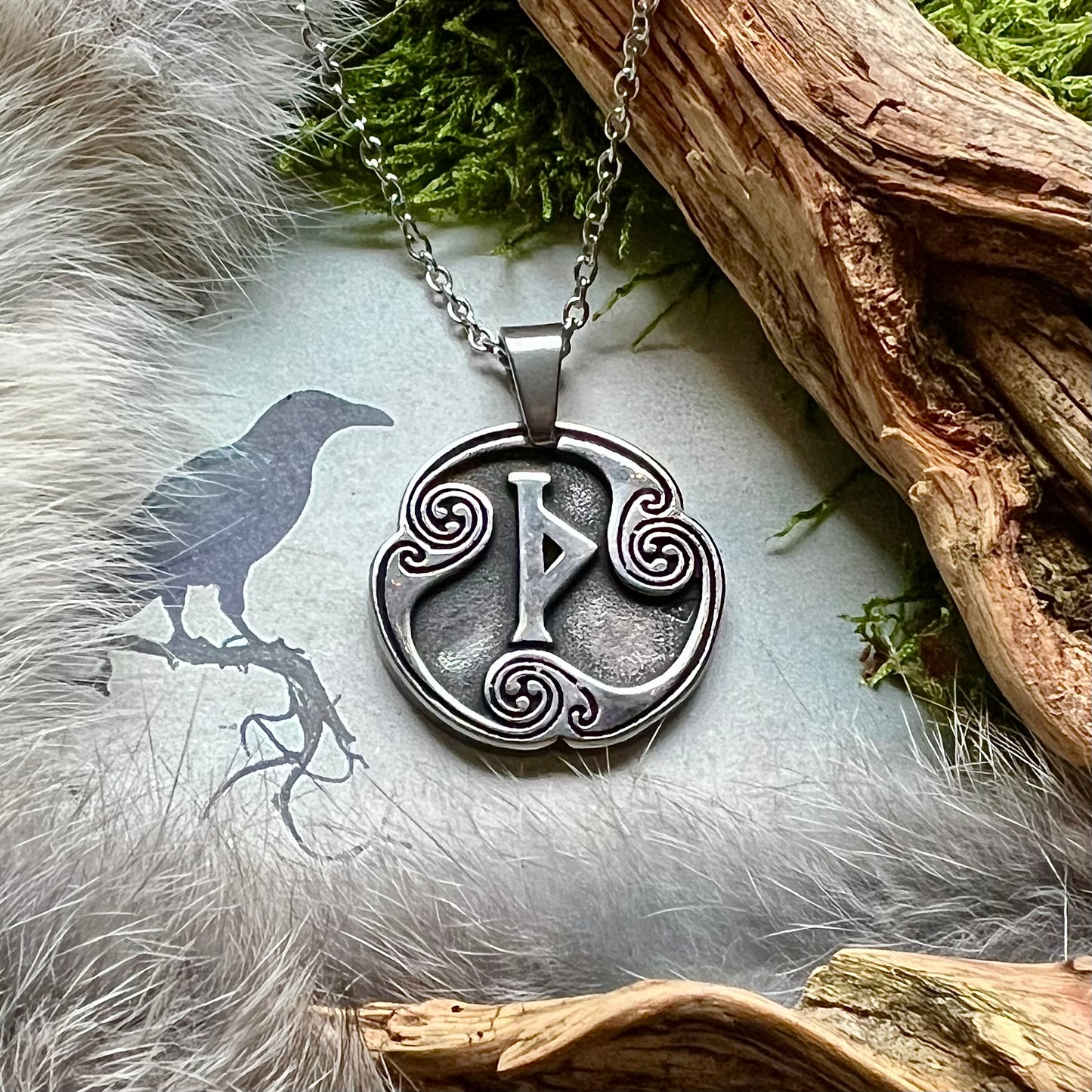 Halsband med runan ThurisaR i rostfritt stål